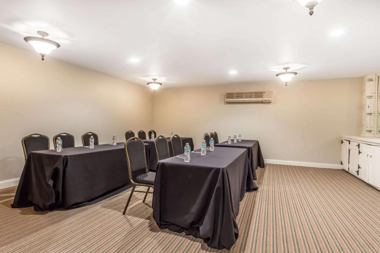 The Aurora Inn Hotel And Event Center Ngoại thất bức ảnh